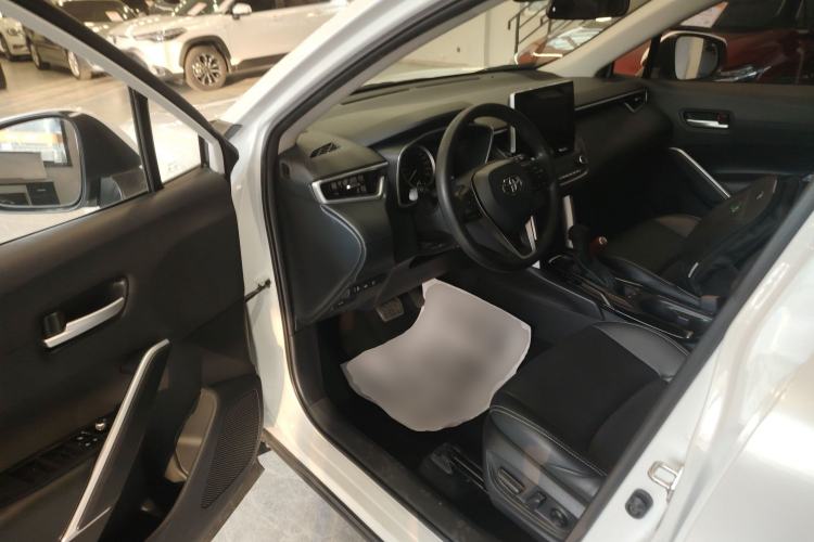 Used Toyota FRONTLANDER 2022 2.0L CVT Luxury PLUS Edition Driver Seat