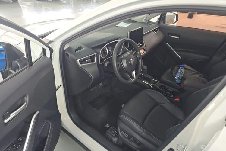 Used Toyota FRONTLANDER 2022 2.0L CVT Luxury PLUS Edition Driver Seat