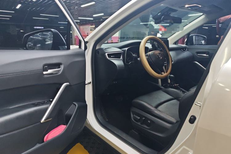 Used Toyota FRONTLANDER 2022 2.0L CVT Luxury Edition Driver Seat