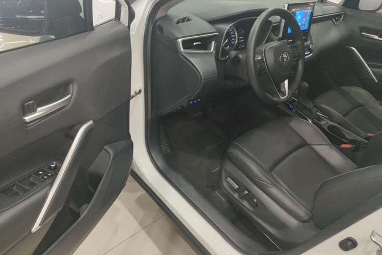 Used Toyota FRONTLANDER 2022 2.0L CVT Luxury PLUS Edition Driver Seat