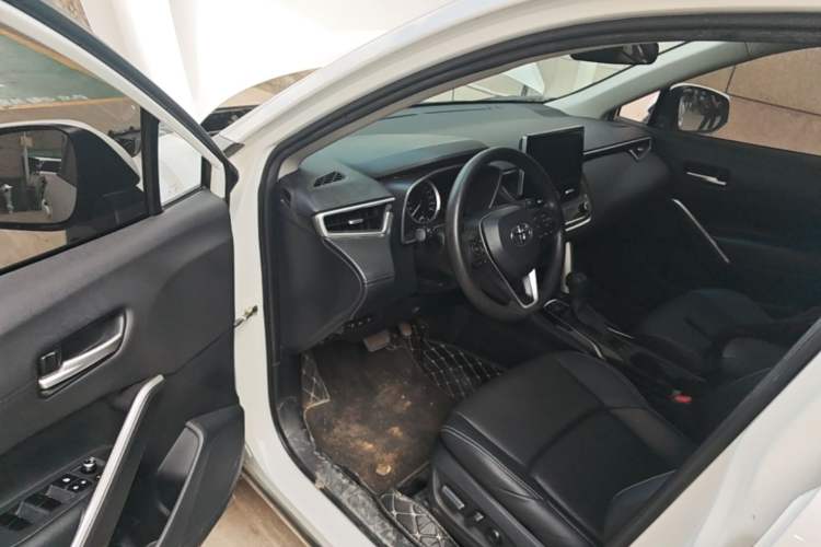 Used Toyota FRONTLANDER 2022 2.0L CVT Luxury PLUS Edition Driver Seat