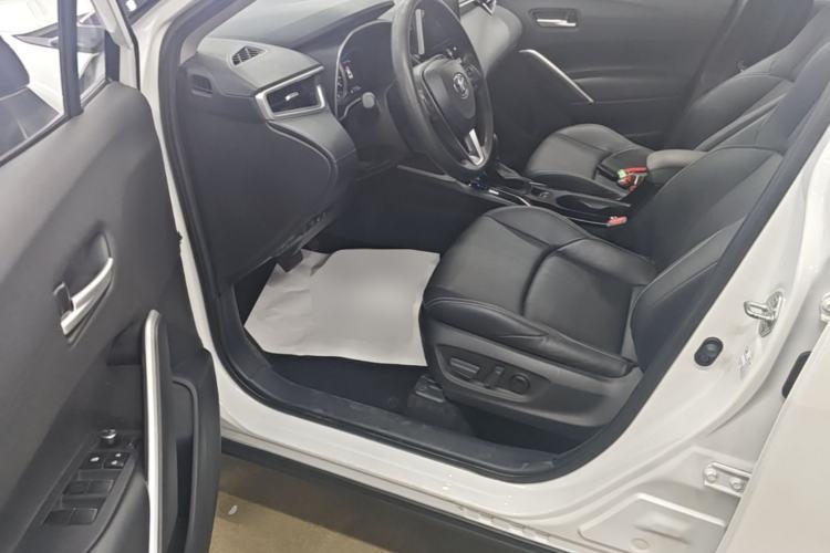 Used Toyota FRONTLANDER 2022 2.0L CVT Luxury PLUS Edition Driver Seat