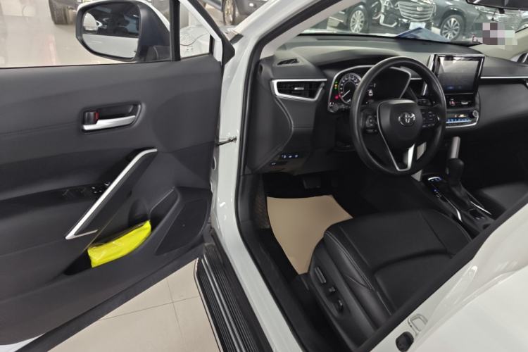 Used Toyota FRONTLANDER 2022 2.0L CVT Luxury PLUS Edition Driver Seat