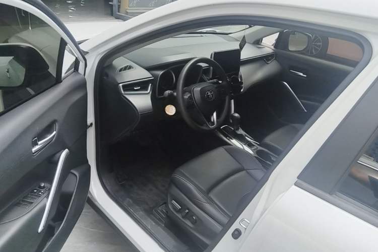 Used Toyota FRONTLANDER 2022 2.0L CVT Luxury PLUS Edition Driver Seat