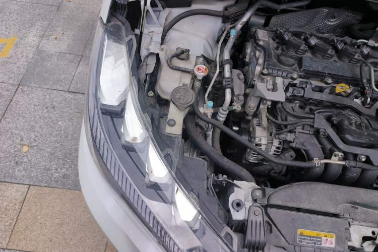 Used Toyota FRONTLANDER 2022 2.0L CVT Luxury Edition Engine Bay Right