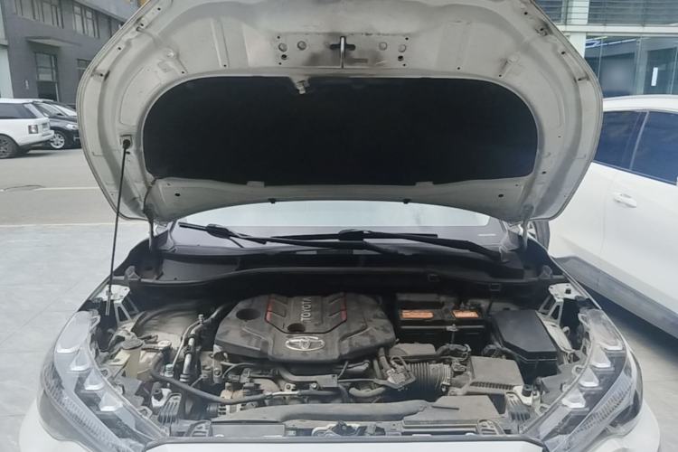 Used Toyota FRONTLANDER 2022 2.0L CVT Luxury PLUS Edition Engine Bay