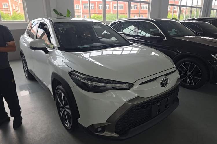 Used Toyota FRONTLANDER 2022 2.0L CVT Luxury PLUS Edition Front Right 45 Deg