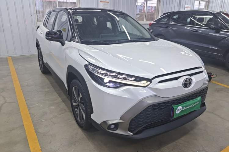 Used Toyota FRONTLANDER 2022 2.0L CVT Luxury PLUS Edition Front Right 45 Deg
