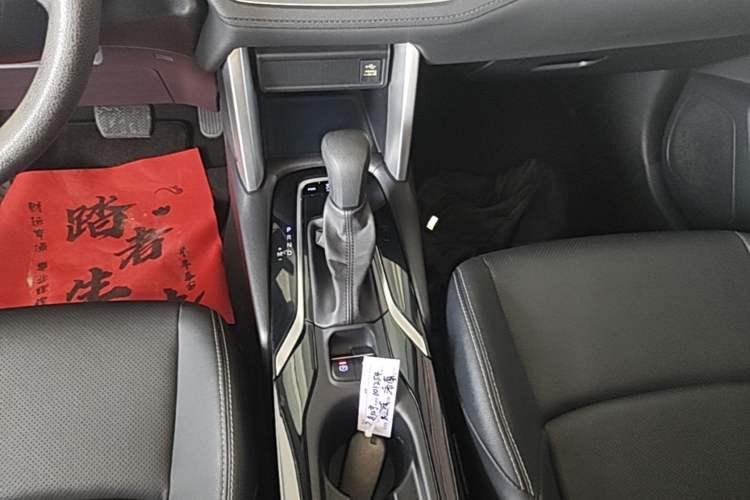 Used Toyota FRONTLANDER 2022 2.0L CVT Luxury PLUS Edition Gear Lever