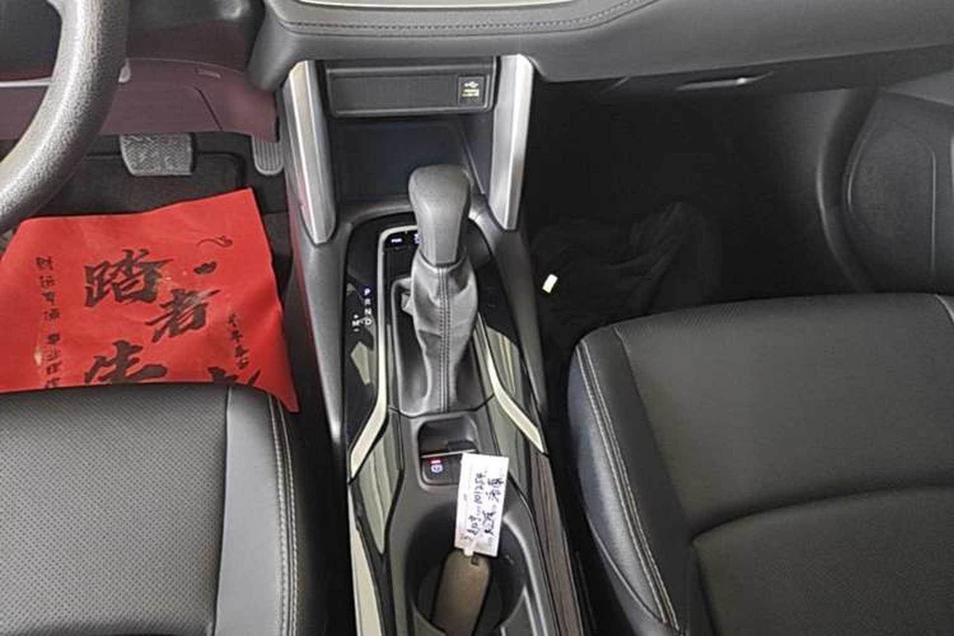Used Toyota FRONTLANDER 2022 2.0L CVT Luxury PLUS Edition Gear Lever