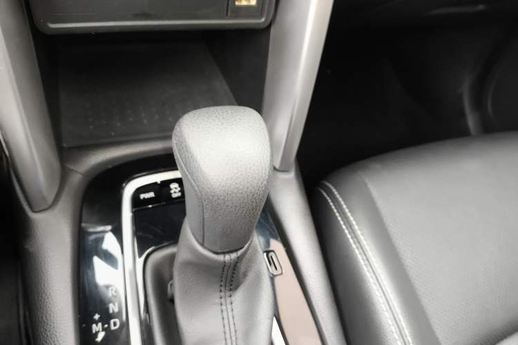 Used Toyota FRONTLANDER 2022 2.0L CVT Luxury PLUS Edition Gear Lever