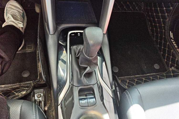 Used Toyota FRONTLANDER 2022 2.0L CVT Luxury Edition Gear Lever