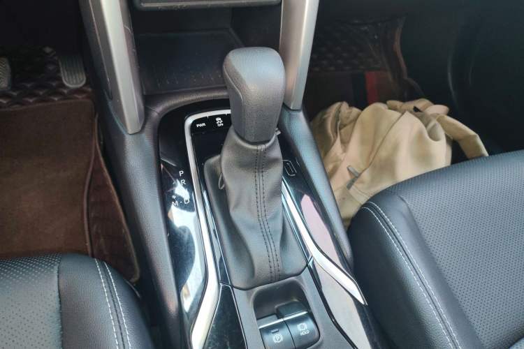 Used Toyota FRONTLANDER 2022 2.0L CVT Luxury Edition Gear Lever