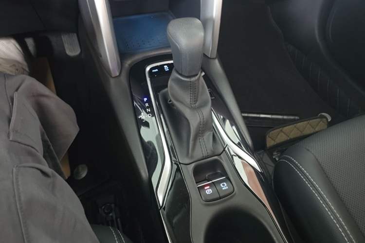 Used Toyota FRONTLANDER 2022 2.0L CVT Luxury PLUS Edition Gear Lever