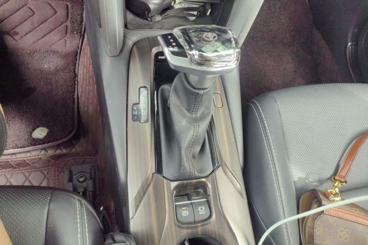 Used Toyota FRONTLANDER 2022 2.0L CVT Luxury Edition Gear Lever