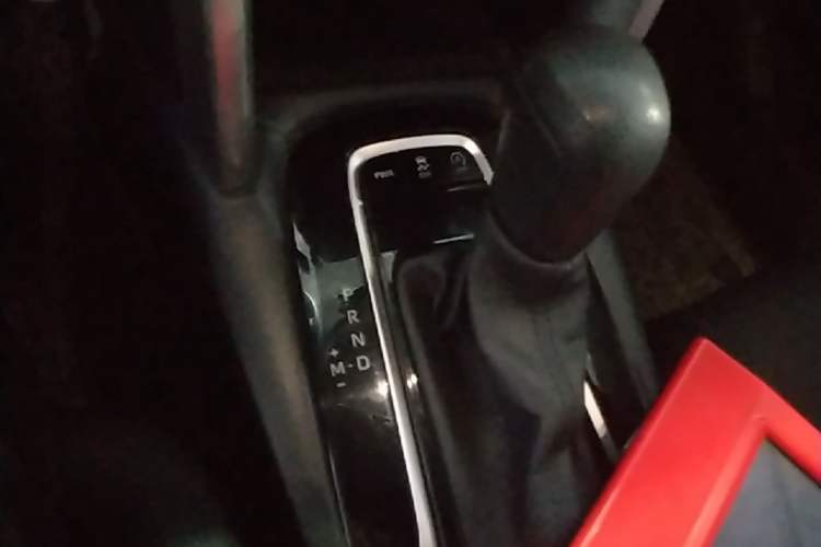 Used Toyota FRONTLANDER 2022 2.0L CVT Elite Edition Gear Lever