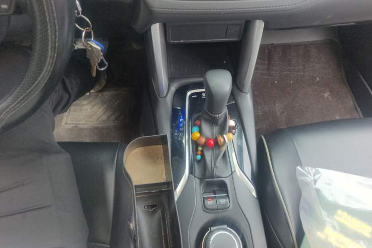 Used Toyota FRONTLANDER 2022 2.0L CVT Elite Edition Gear Lever
