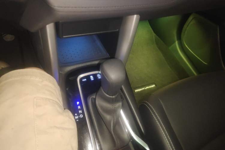 Used Toyota FRONTLANDER 2022 2.0L CVT Luxury Edition Gear Lever