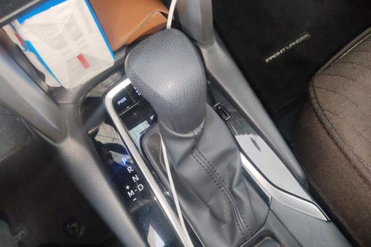 Used Toyota FRONTLANDER 2022 2.0L CVT Elite Edition Gear Lever