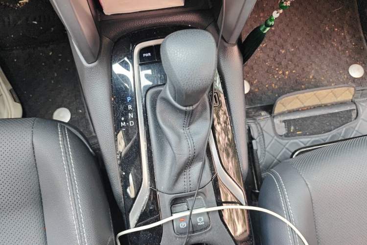 Used Toyota FRONTLANDER 2022 2.0L CVT Luxury PLUS Edition Gear Lever