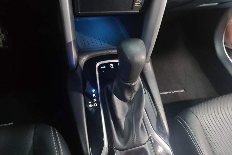 Used Toyota FRONTLANDER 2022 2.0L CVT Luxury PLUS Edition Gear Lever