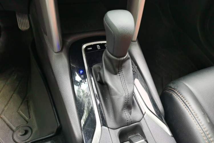 Used Toyota FRONTLANDER 2022 2.0L CVT Elite Edition Gear Lever
