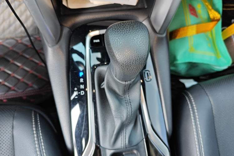 Used Toyota FRONTLANDER 2022 2.0L CVT Luxury Edition Gear Lever