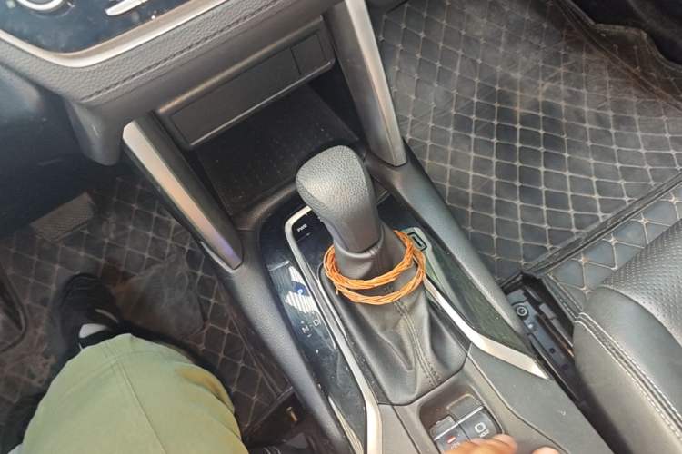 Used Toyota FRONTLANDER 2022 2.0L CVT Leading Edition Gear Lever