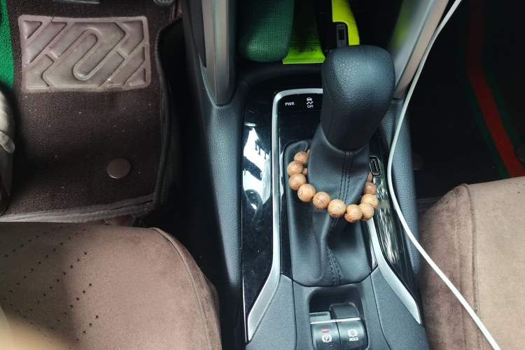 Used Toyota FRONTLANDER 2022 2.0L CVT Elite Edition Gear Lever