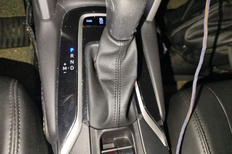 Used Toyota FRONTLANDER 2022 2.0L CVT Elite Edition Gear Lever