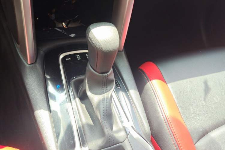 Used Toyota FRONTLANDER 2022 2.0L CVT Elite Edition Gear Lever