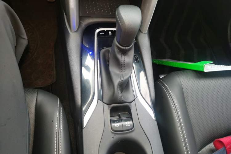 Used Toyota FRONTLANDER 2022 2.0L CVT Luxury Edition Gear Lever