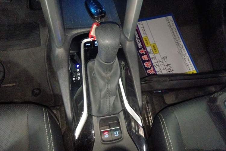 Used Toyota FRONTLANDER 2022 2.0L CVT Luxury PLUS Edition Gear Lever