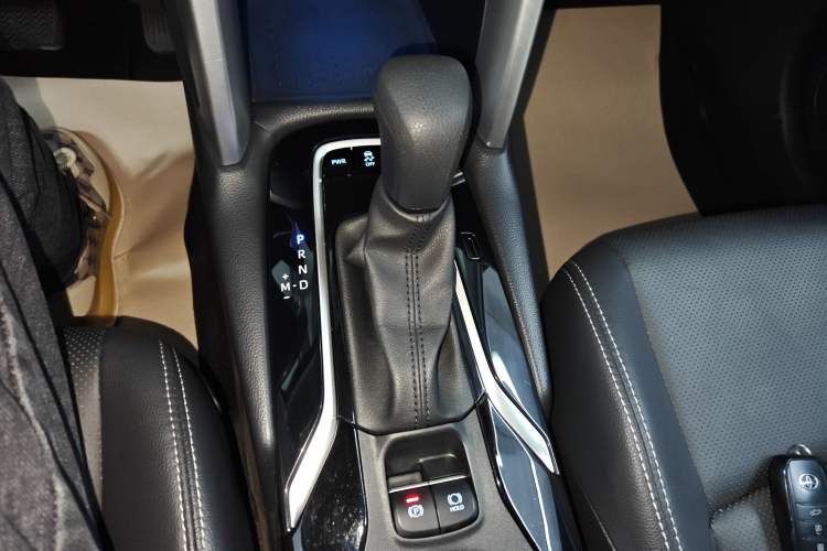 Used Toyota FRONTLANDER 2022 2.0L CVT Luxury PLUS Edition Gear Lever