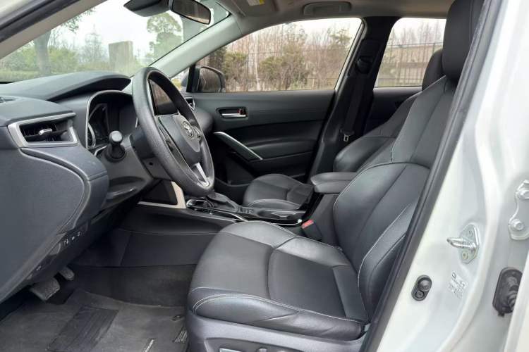 Used Toyota FRONTLANDER 2022 2.0L CVT Luxury PLUS Edition Interior 2