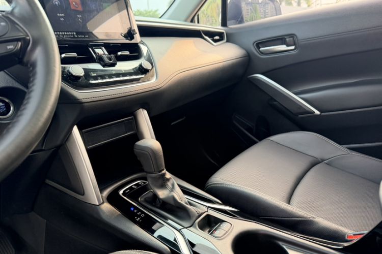 Used Toyota FRONTLANDER 2022 2.0L CVT Luxury Edition Interior 3