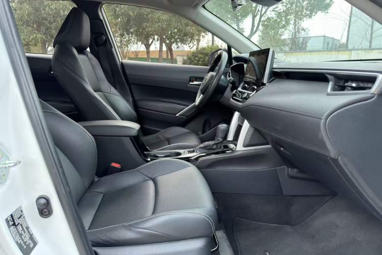 Used Toyota FRONTLANDER 2022 2.0L CVT Luxury PLUS Edition Interior 3