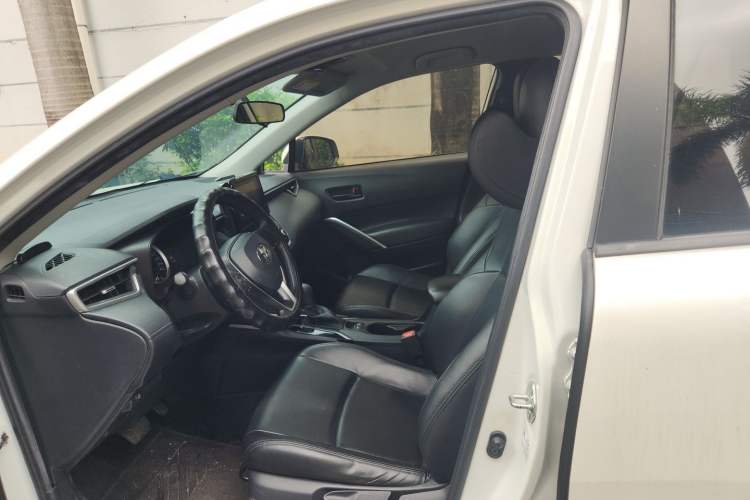 Used Toyota FRONTLANDER 2022 2.0L CVT Elite Edition Left Front Seat