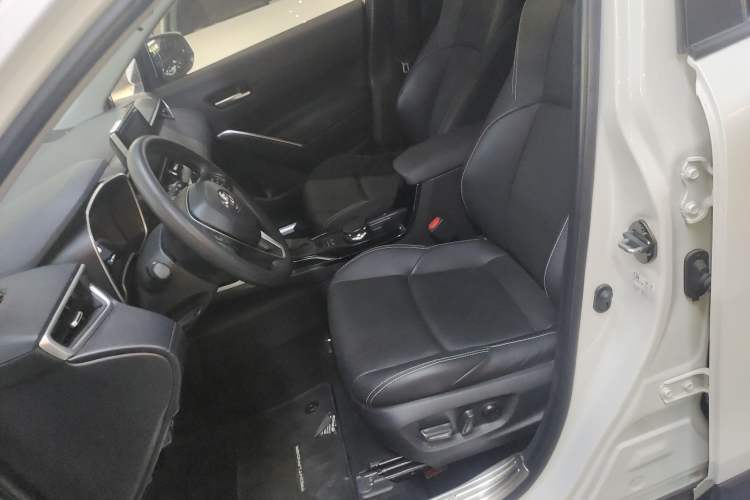 Used Toyota FRONTLANDER 2022 2.0L CVT Luxury Edition Left Front Seat