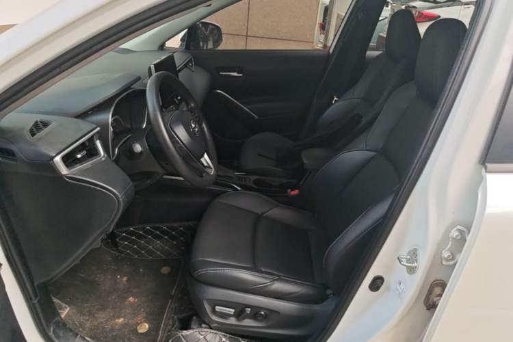 Used Toyota FRONTLANDER 2022 2.0L CVT Luxury PLUS Edition Left Front Seat