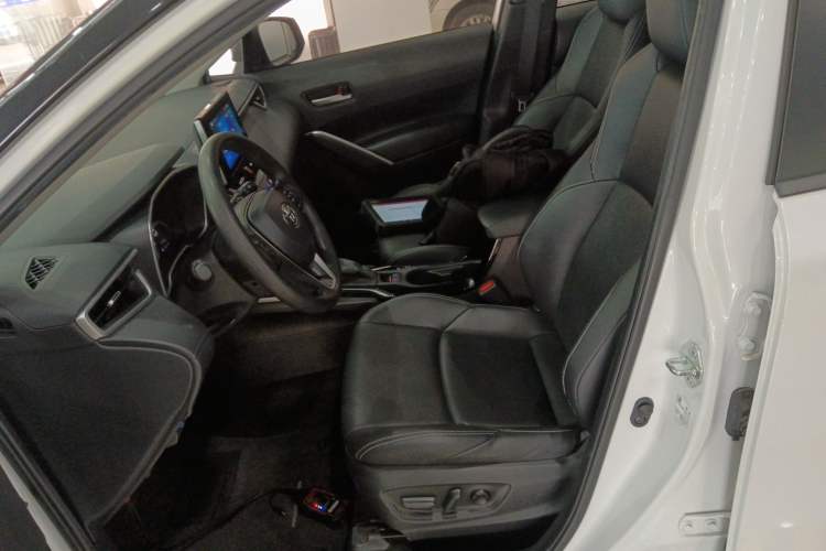 Used Toyota FRONTLANDER 2022 2.0L CVT Luxury PLUS Edition Left Front Seat
