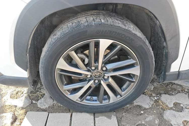 Used Toyota FRONTLANDER 2022 2.0L CVT Luxury PLUS Edition Left Front Wheel Hub