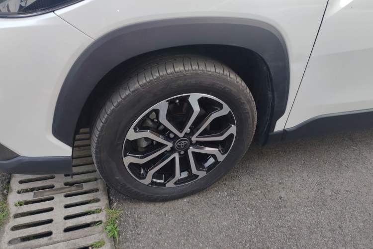 Used Toyota FRONTLANDER 2022 2.0L CVT Luxury Edition Left Front Wheel Hub