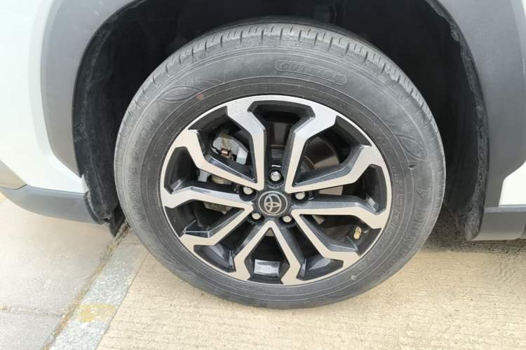 Used Toyota FRONTLANDER 2022 2.0L CVT Luxury Edition Left Front Wheel Hub