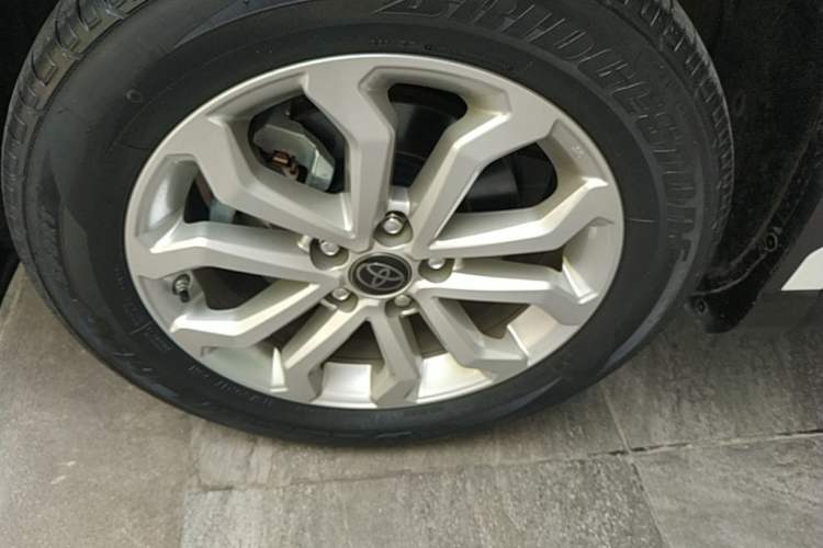 Used Toyota FRONTLANDER 2022 2.0L CVT Elite Edition Left Front Wheel Hub
