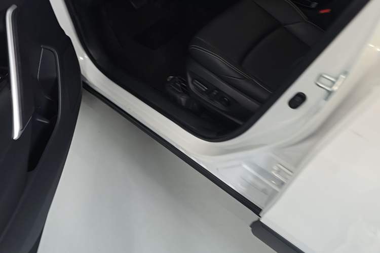 Used Toyota FRONTLANDER 2022 2.0L CVT Luxury PLUS Edition Left Side Sill