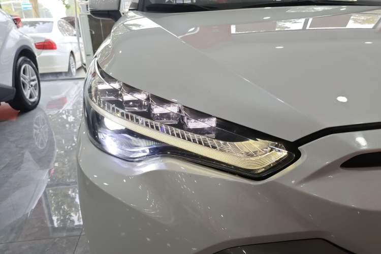 Used Toyota FRONTLANDER 2022 2.0L CVT Luxury Edition Right Front Headlight