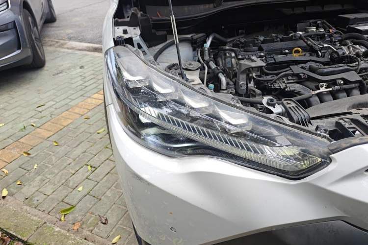 Used Toyota FRONTLANDER 2022 2.0L CVT Luxury PLUS Edition Right Front Headlight