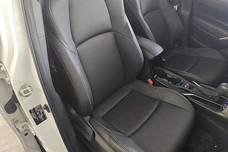 Used Toyota FRONTLANDER 2022 2.0L CVT Luxury PLUS Edition Right Front Seat