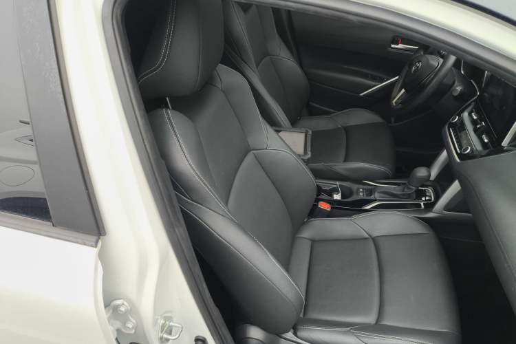 Used Toyota FRONTLANDER 2022 2.0L CVT Luxury PLUS Edition Right Front Seat